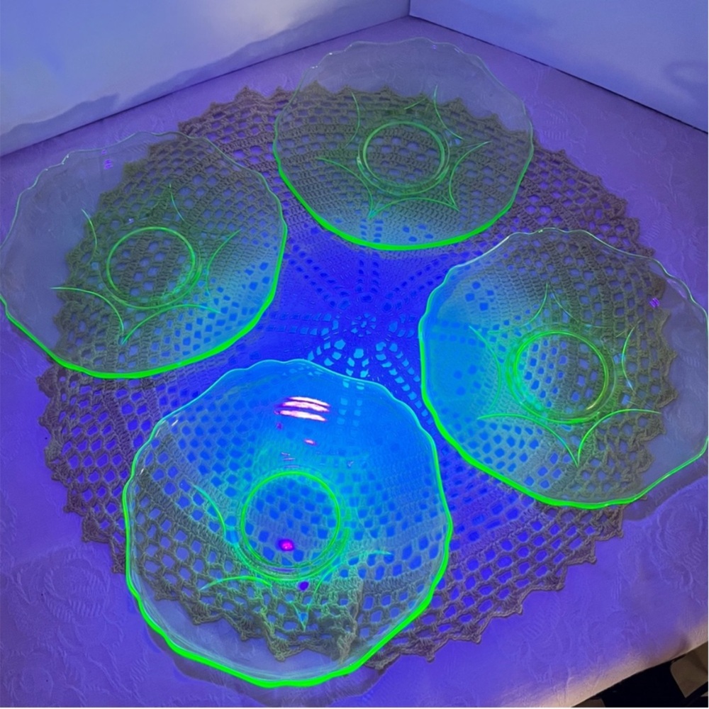 4 Vintage Cambridge Uranium Glass Plates – Glow Green under UV